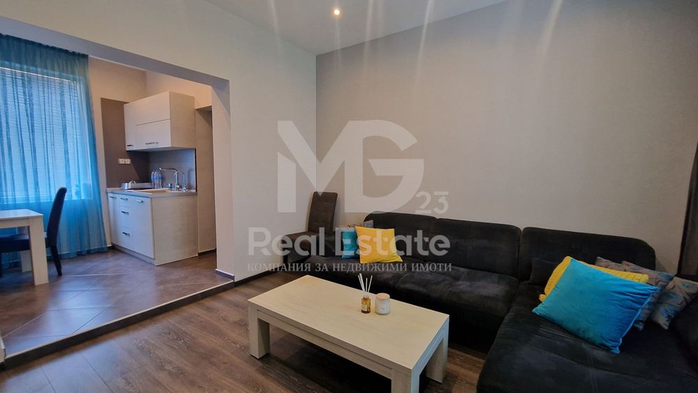 Дава се под наем Етаж от къща в Пловдив, Център - 85 кв.м за 612 € - Снимка #2