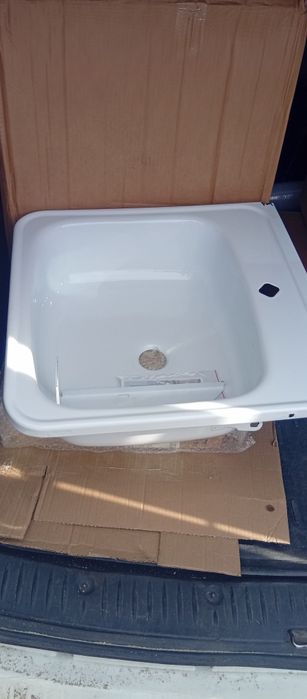 Металлическая раковина с креплением