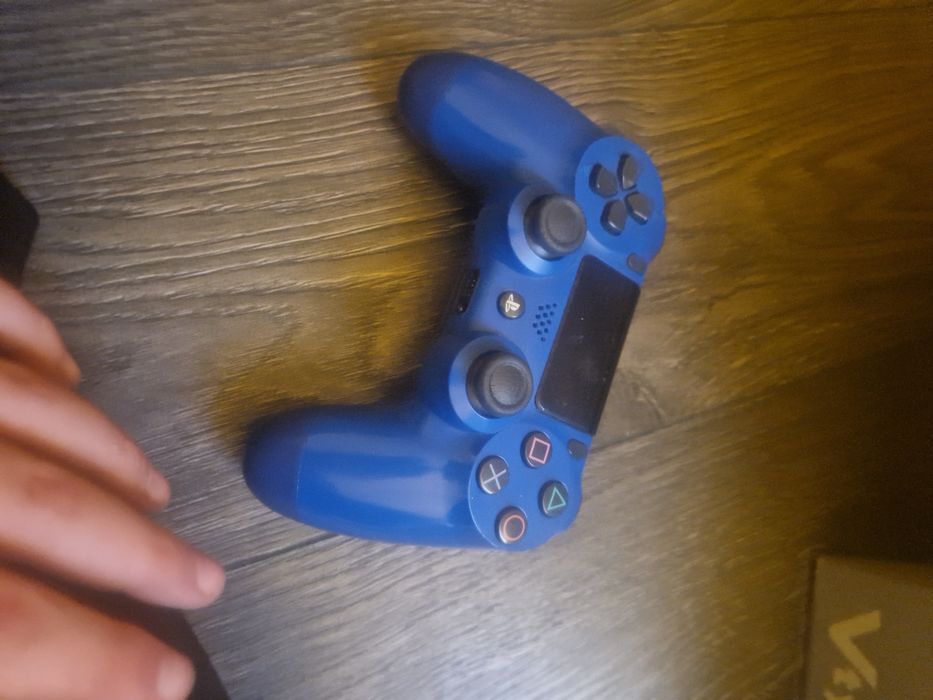 PS 4 foarte bun, functional+maneta,jocuri