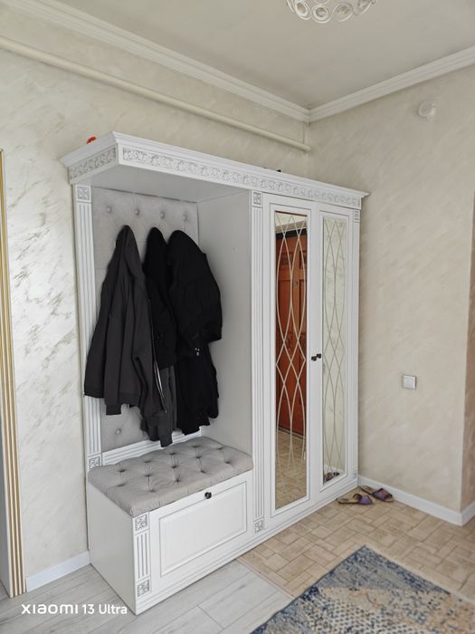 Шкаф в прихожей.