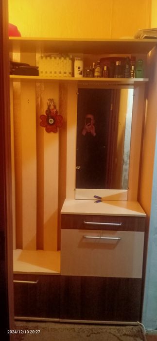 Продам прихожую,срочно