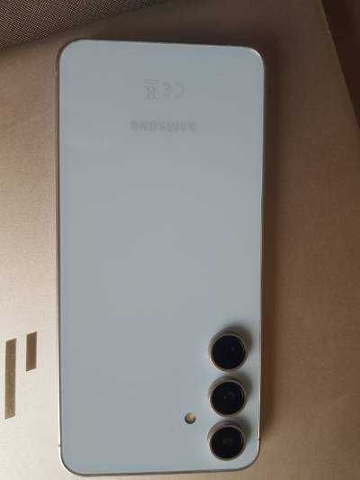 Продавам Телефон Samsung S24 FE 290 E