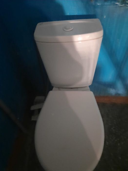 Продам крышку и бачок