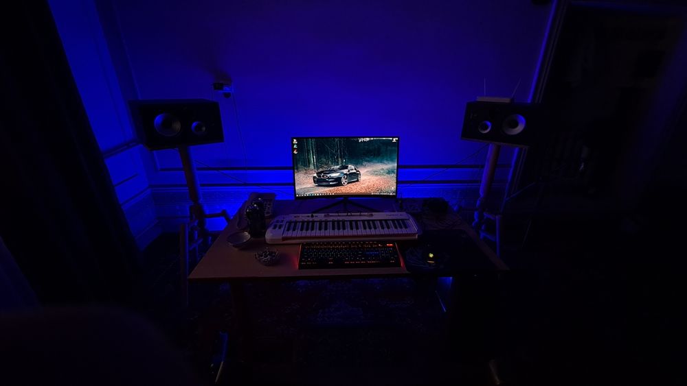 Studio sotiladi hamma narsasi bor