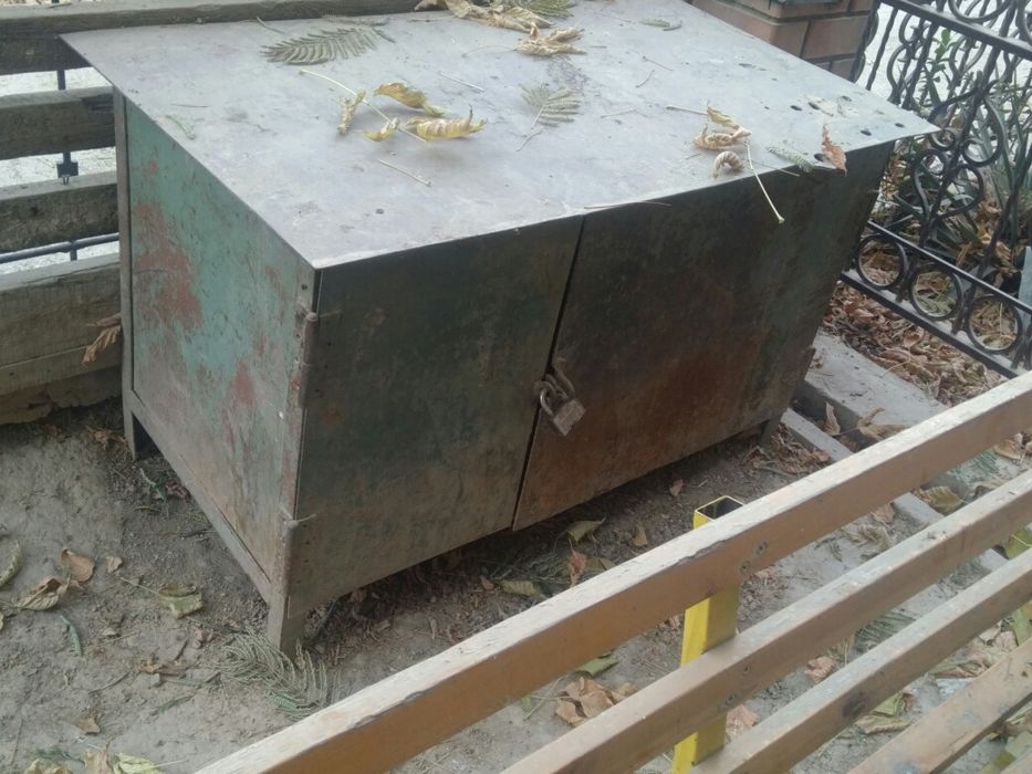 Слесарная мебель ( шкаф- верстак)