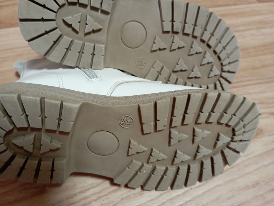 Продам детскую обувь