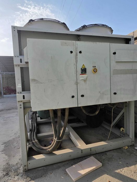 Предлагаю к продаже мощный чиллер на 440 кВт.