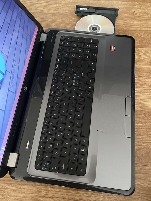 Laptop HP Display mare 17,3 Led,Windows,4gb ram ddr3,500gb m,functional cu incarcator