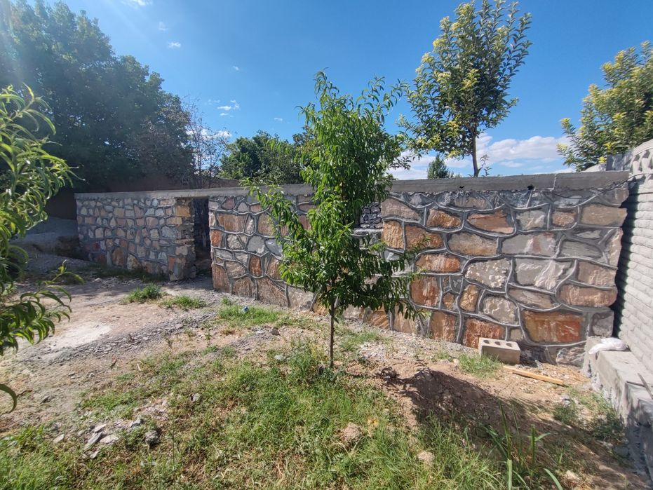 Karmanada Yer uchastkasi sotiladi