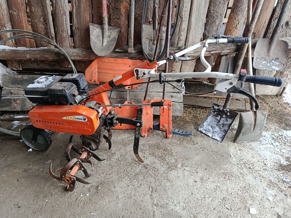 Vând motocultor Ruris