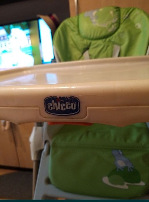 Vând măsuță pentru copii stare foarte bună,  ușoră, practică,