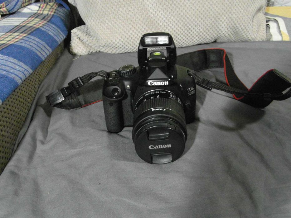 Фотоапарат Canon EOS 550D във идеално състояние,със - 4 бр.Обективи