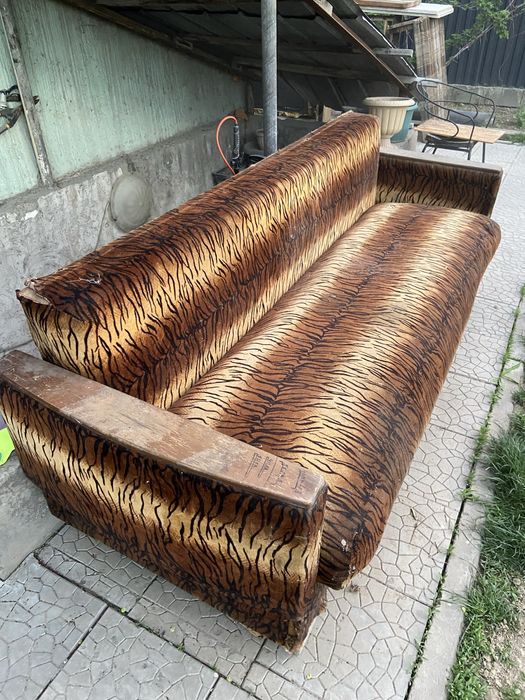 Диван продам 2000