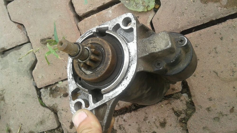 Запчасти на Мазду 323