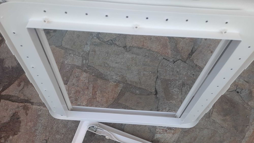 Вентилационен, покривен люк / капандура DOMETIC