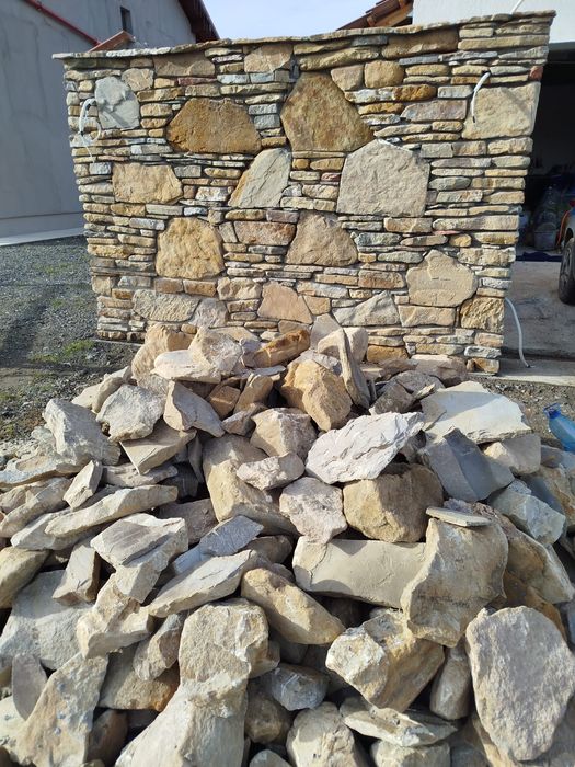 Vând piatra de BACAIA