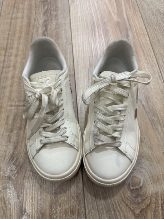 Кроссовки Veja в хорошем состоянии