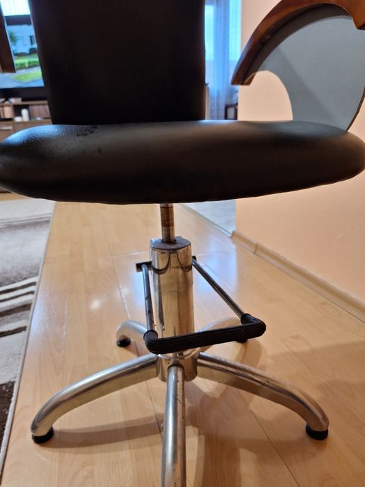 Фризьорски стол за подстригване