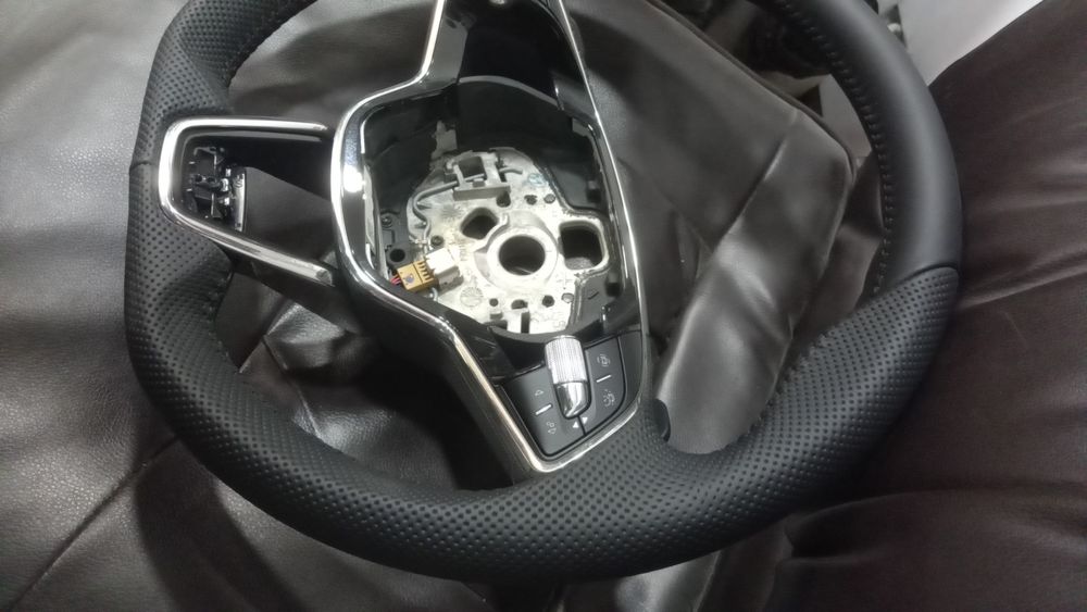 Volan skoda nou original model teșit RS Nou pret fix nu fac schimb