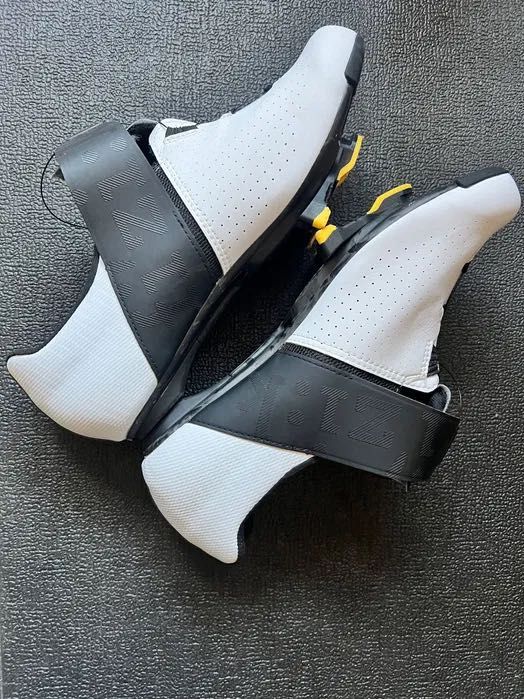 Шосейни шпайкове Fizik Vento Infinito Carbon