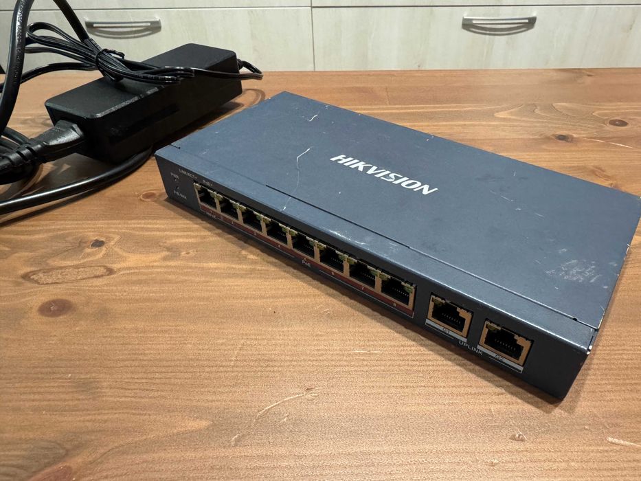 Switch PoE Hikvision DS-3E0310HP-E, 8 porturi PoE + 2 Uplink Gigabit, Hi-PoE 90W + Alimentator