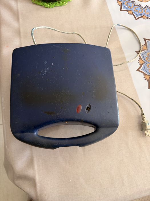 Отдам даром сэндвичницу