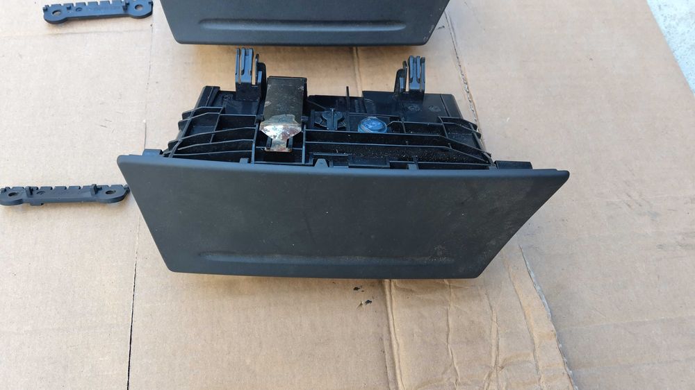 Scrumiera cu bricheta consola fata FORD FOCUS 2005-2007 mk2