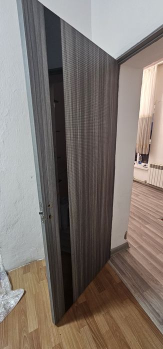 Дверь двухсторчатый и одна дверь