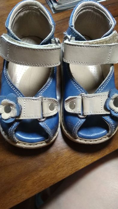 Детская обувь продается