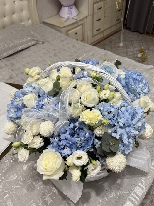 Цветы свежие, Композиция в корзине цветы