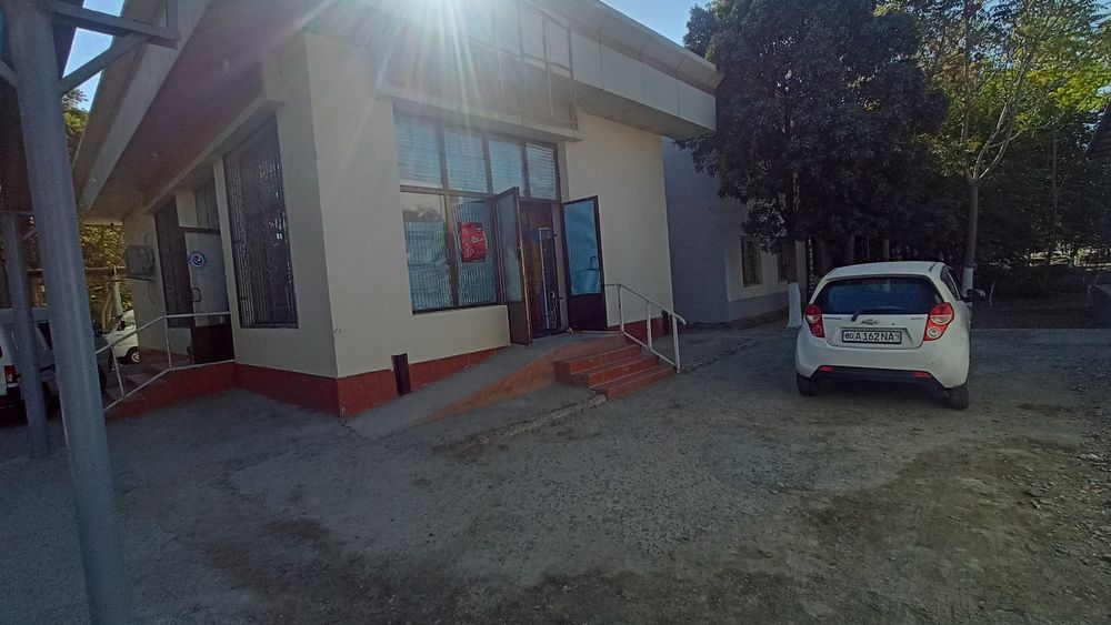 Ишлаб Турган магазин сотилади олдида 45кв лик енгил конструкцияси била