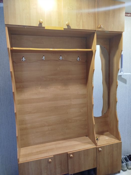 Продам прихожую б/у