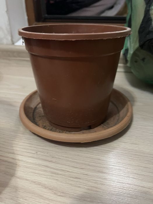 Продам Горшки для домашних цветов.