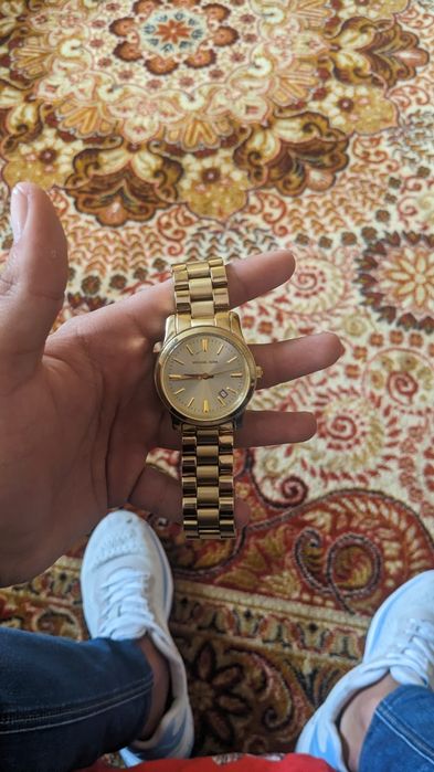 Vând ceas Michael kors gold in stare buna