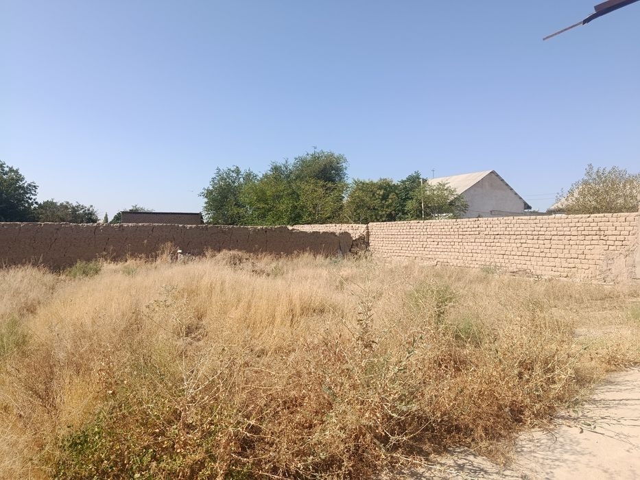 Hovli sotiladi srochno