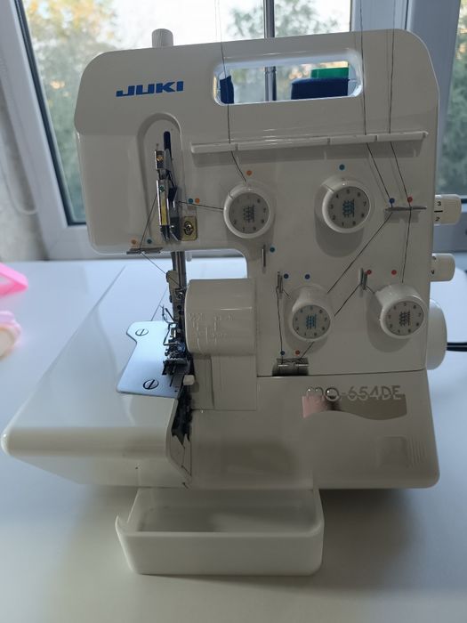 Продам оверлок  juki 654