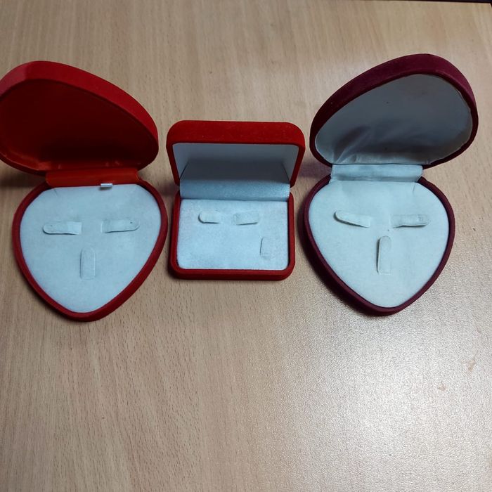 Продаются футляры