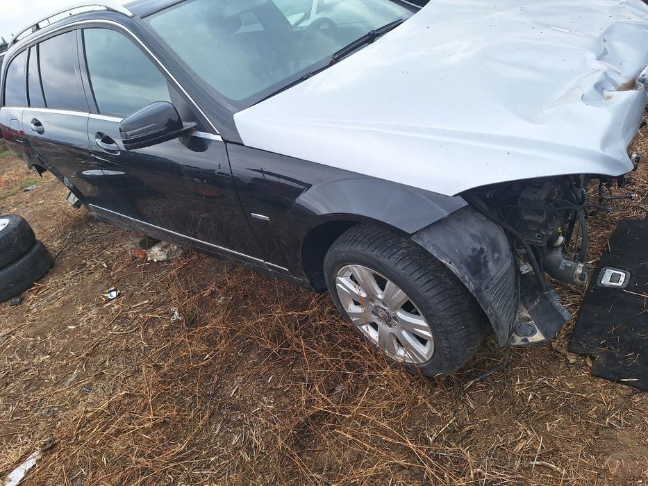 Dezmembrez mercedes w204 2011