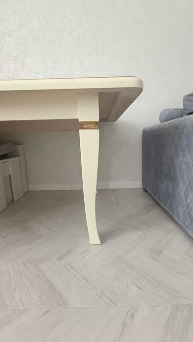 Стол со стульями