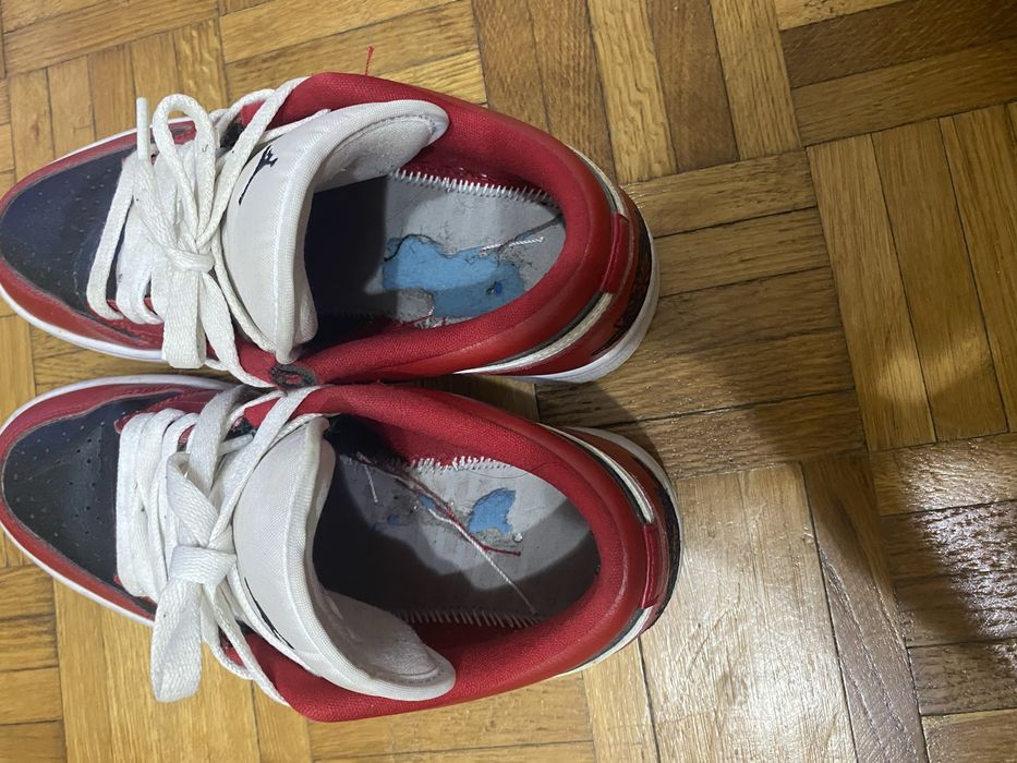 Jordan 1 low roșu/negru/alb