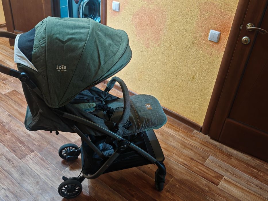 Детская прогулочная коляска