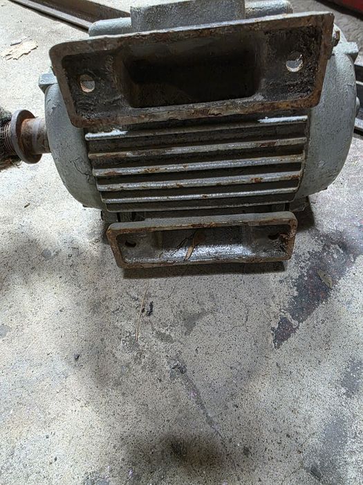 Продам 2 электро двигателя