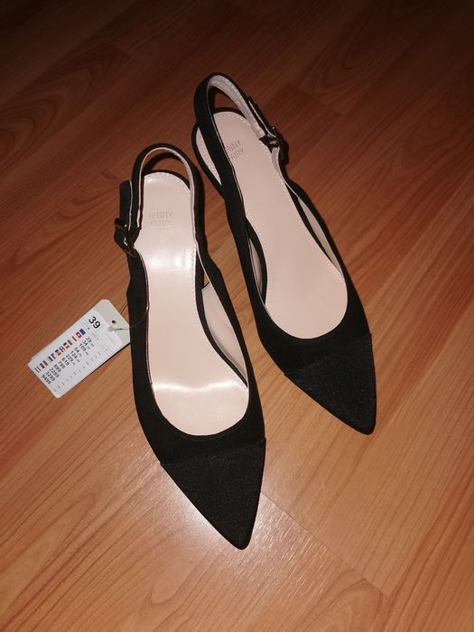 Дамски велурени обувки на ток