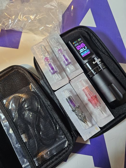 Vând kit de tatuat