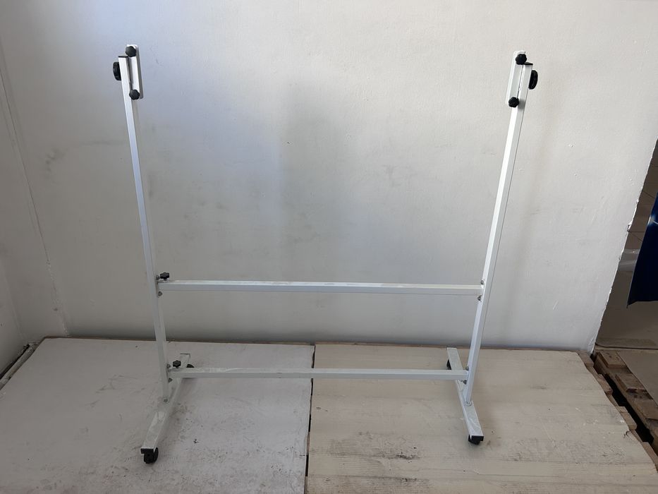 Продам подставку под маркерную доску 5000 тенге