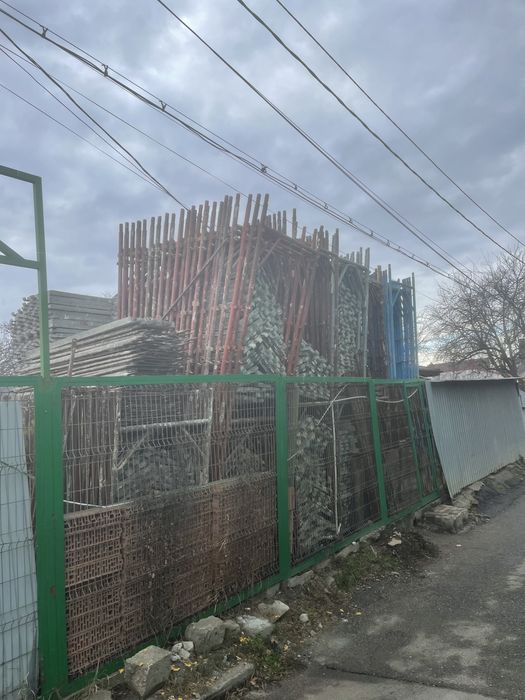 Închirez schela si popii metalici