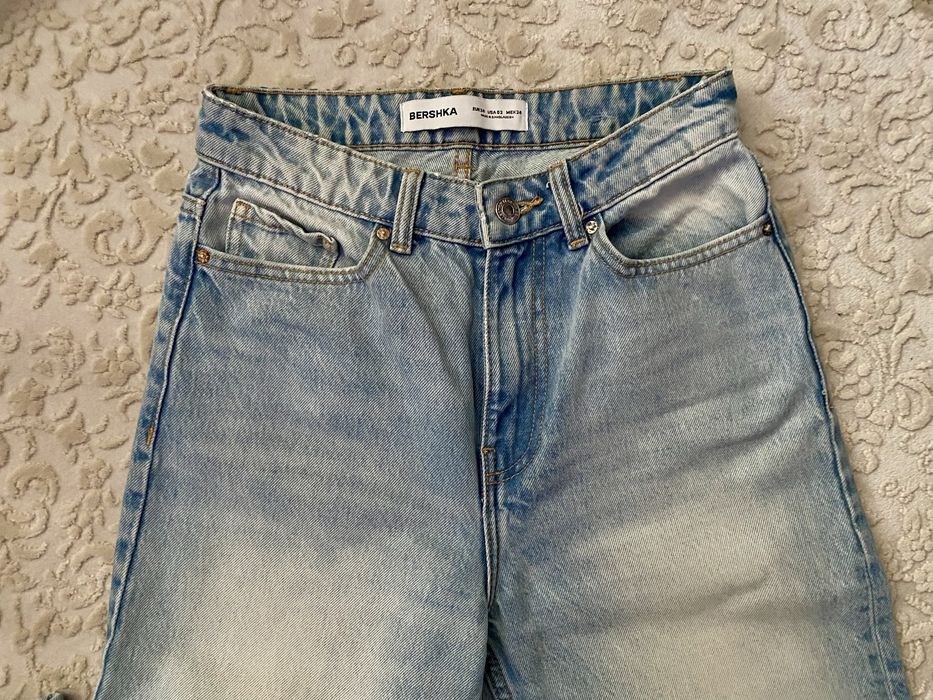 Jeans Bershka marimea xs