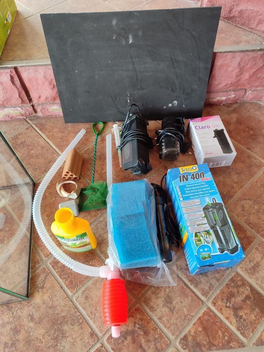 Vand acvariu de 60 L pentru pesti , țestoase etc ca NOU full accesorizat