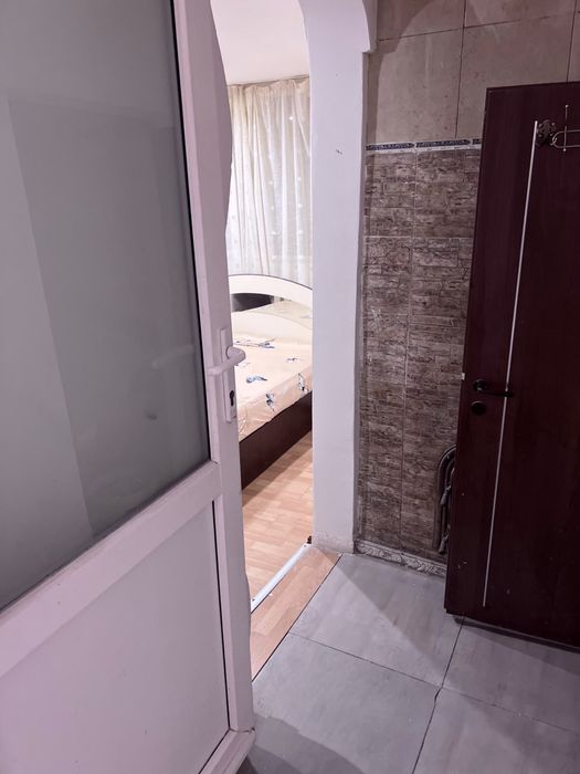 Inchiriez apartament la curte in zona Copou