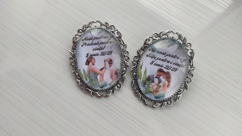 Broșe personalizate pentru buchetul miresei/nașei